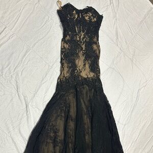Elegant Black Lace Evening Gown